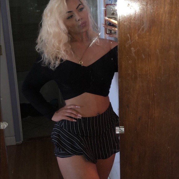 Fashion Nova Pants - shorts Fashion Nova Pants - shorts